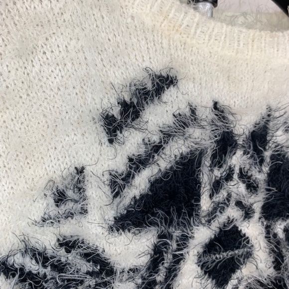 Hollister fuzzy/shaggy  sweater. M. - Picture 5 of 13